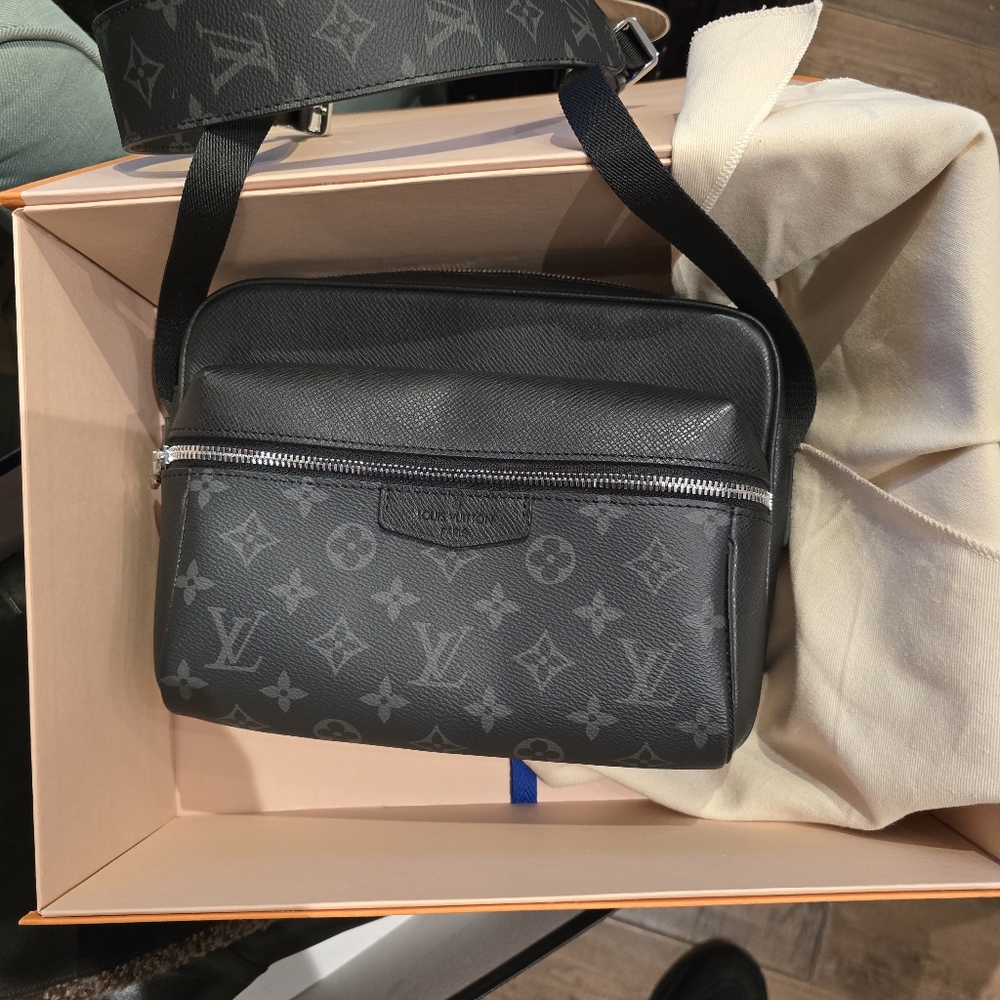 MINT Condition LV Bag